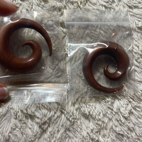 Spiral wood hand carved hangers gauged multiple sizes available - Picture 2 of 4